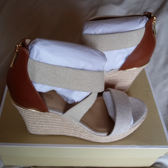 "New" Michael Kors Prue Wedges - Picture 1 of 10